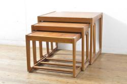 アンティーク家具　昭和中期　ナラ材　クラシカルなデザインの小振りなサイドテーブル(リビングテーブル、花台)
