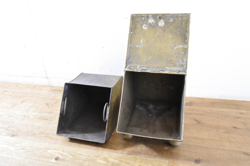 イギリスアンティーク　真鍮(しんちゅう)製　お洒落なインテリアとして楽しめるエレガントなコールボックス(英国、石炭入れ、ディスプレイ雑貨、収納ケース、収納ボックス、ダストボックス、ゴミ箱、くず入れ)(R-065667)