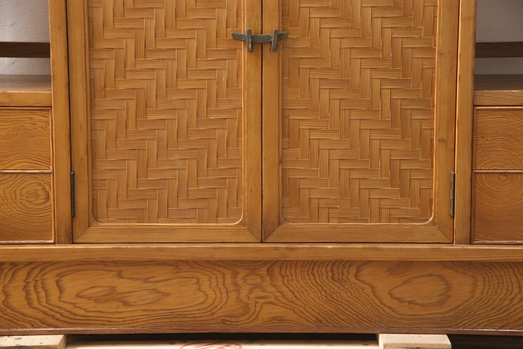 和製ビンテージ　民芸家具　上品な木味が魅力的な屋久杉製飾り棚(茶棚、戸棚、収納棚、ヴィンテージ)(R-055458)