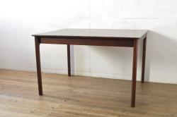 ヒノキ無垢材　ペイント家具　シンプルなデザインの鉄脚テーブル(ダイニングテーブル)(2)