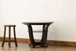 アンティーク家具　アンティーク　素敵なデザインの丸カフェテーブル(コーヒーテーブル、サイドテーブル)