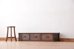アンティーク家具　アンティーク　古い木製の三杯引き出しローチェスト(ローボード・置床)