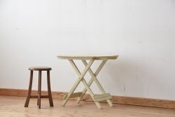 アンティーク家具　折り畳み式アンティークペイント丸テーブル(1)(机)