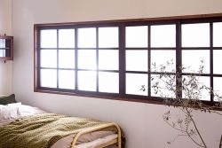 昭和レトロ 古い木のシンプルなガラス引き戸4枚セット(窓・ガラス戸・建具)