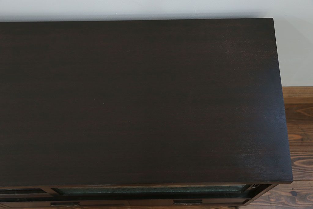 アンティーク家具　アンティーク 鉄脚付きの結霜ガラスローボード(テレビボード)