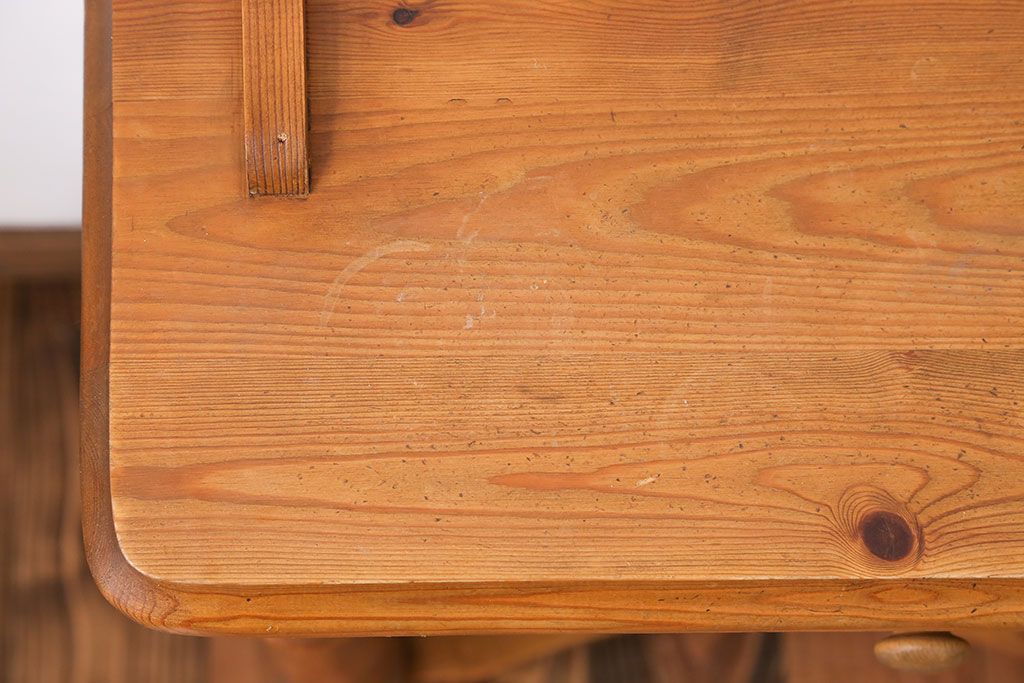 ヴィンテージ家具　イギリスビンテージ　パイン材　サイドテーブル