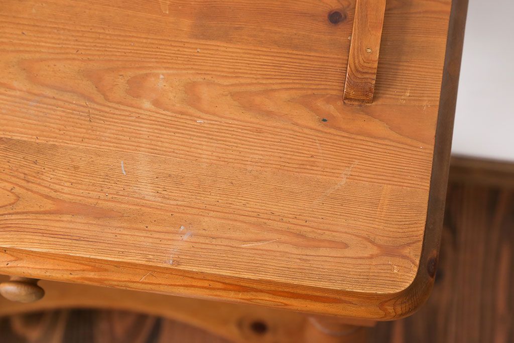 ヴィンテージ家具　イギリスビンテージ　パイン材　サイドテーブル