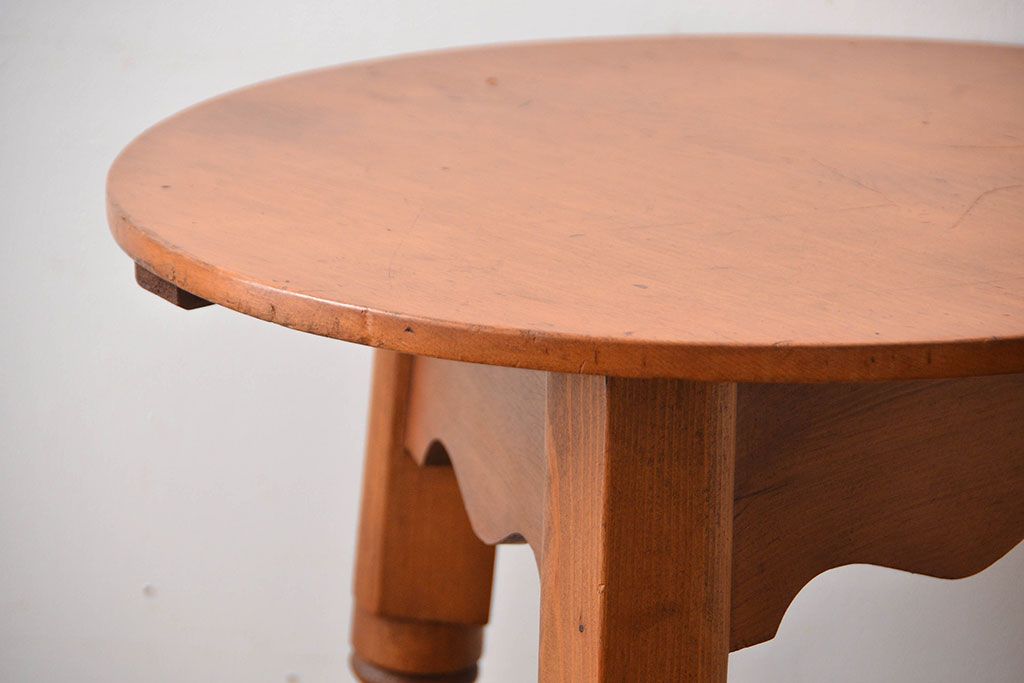 アンティーク家具　イギリスアンティーク　パイン材のサイドテーブル