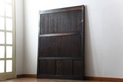 古民具・骨董　桟は栗材・枠は檜材の古くて大きな蔵戸(玄関戸)