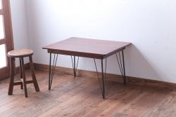 アンティーク家具　和製アンティーク　鉄脚が印象的な古いナラ材のセンターテーブル