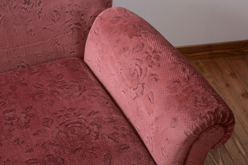 アンティーク家具　イギリスアンティーク 高級品!かわいい色のデザインが魅力的な2人掛けソファ