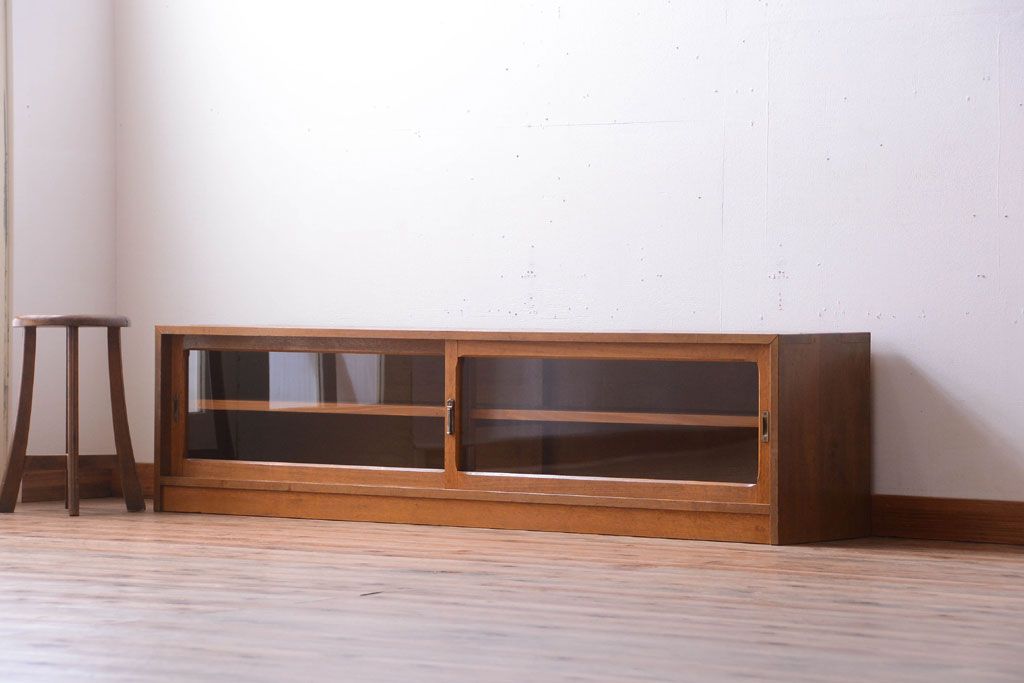 アンティーク家具　和製アンティーク　古い木製のガラス引き戸ローボード(テレビボード)