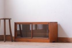 アンティーク家具　アンティーク　小ぶりでシンプルなローボード(テレビボード)(1)