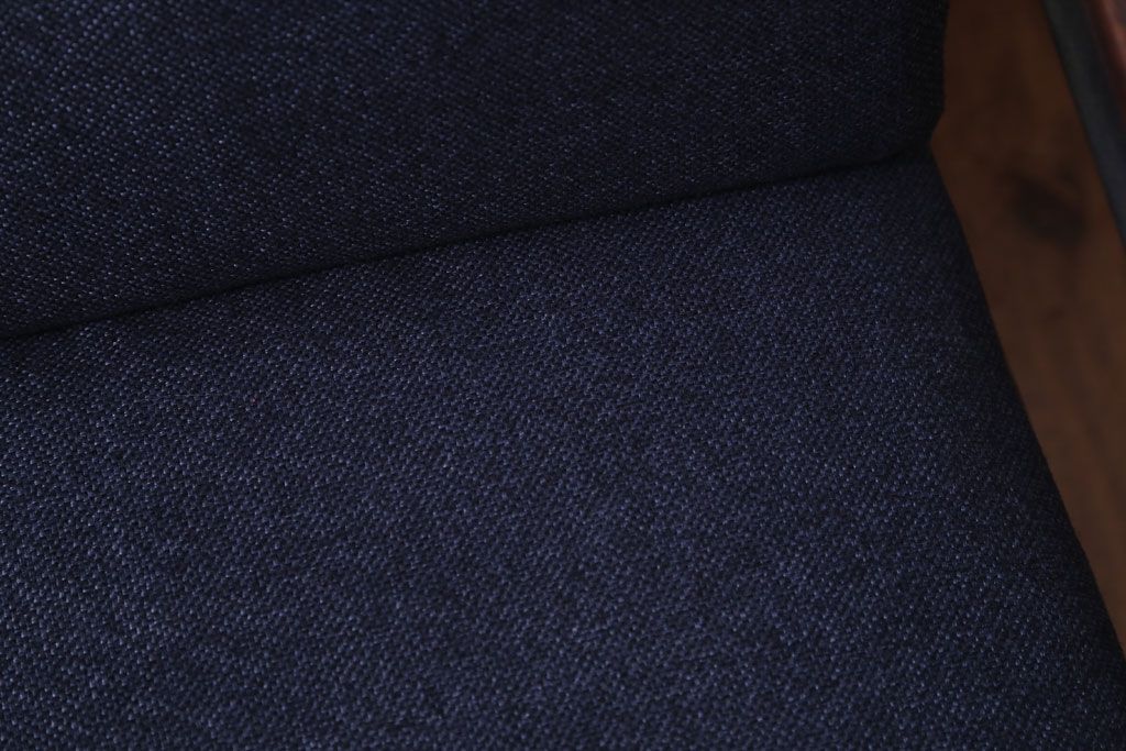 ヴィンテージ家具　北欧ビンテージ　ローズウッド材のシンプルな1人掛けアームソファ(1)