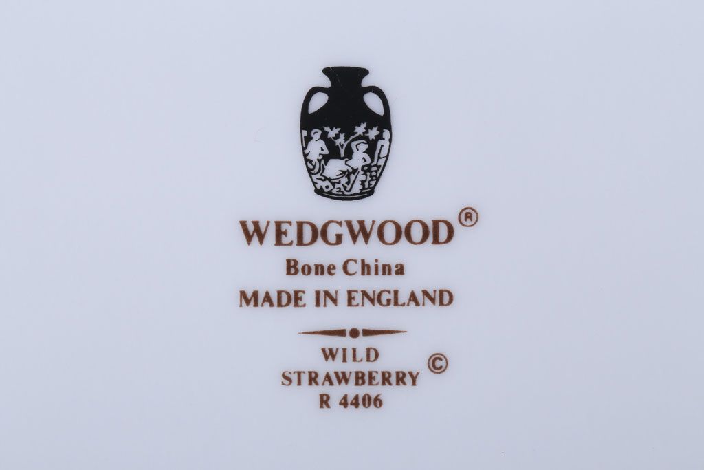 中古　イギリスWedgwood(ウェッジウッド) ワイルドストロベリー　27cmプレート(皿)(洋食器)