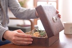 アンティーク雑貨　昭和レトロ　小さなアンティーク木箱(2)