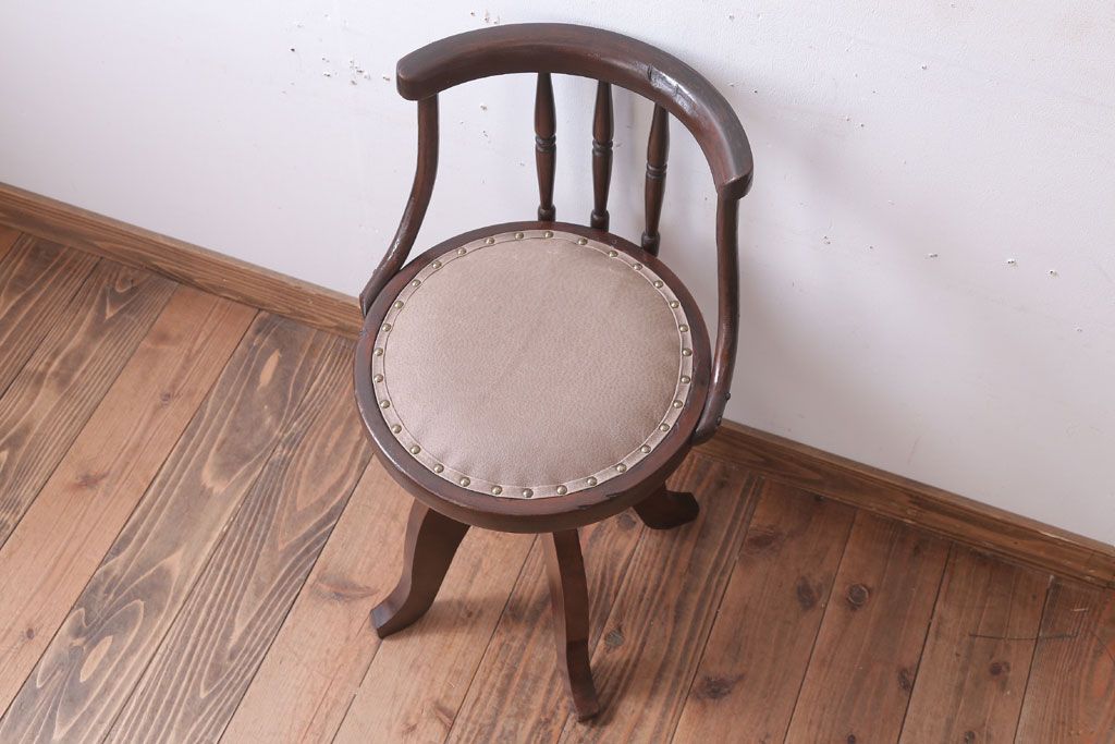 アンティーク家具　大正ロマン　小ぶりなアンティーク回転椅子(1)