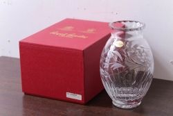 アンティーク雑貨　イギリス　Royal Brierley(ロイヤルブライアリー)　カットガラス　花瓶(フラワーベース)