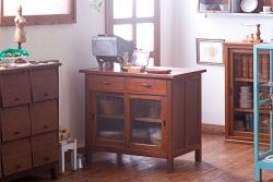アンティーク家具　和製アンティーク　古い木の銀モールガラス戸カウンターテーブル