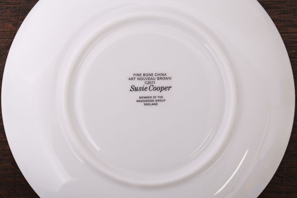 イギリスビンテージ　Susie Cooper(スージークーパー)　ART NOUVEAU(アールヌーボー)シリーズ　ブラウン　カップ&ソーサー3客セット(2)(洋食器)