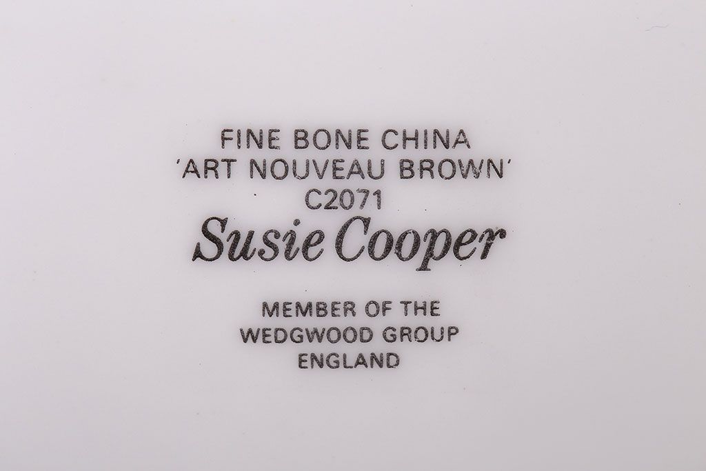 イギリスビンテージ　Susie Cooper(スージークーパー)　ART NOUVEAU(アールヌーボー)シリーズ　ブラウン　カップ&ソーサー3客セット(2)(洋食器)