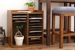 レトロ家具　昭和レトロ　古い木製の小ぶりなアンティーク縦型書類棚(カルテケース)(3)