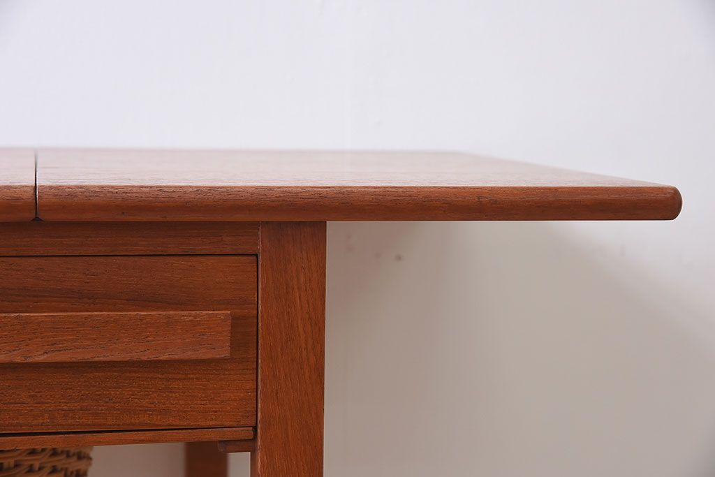 ヴィンテージ家具　Johannes Anderson(ヨハネス・アンダーセン)　チーク材　北欧ビンテージ　ソーイングテーブル(バタフライテーブル)