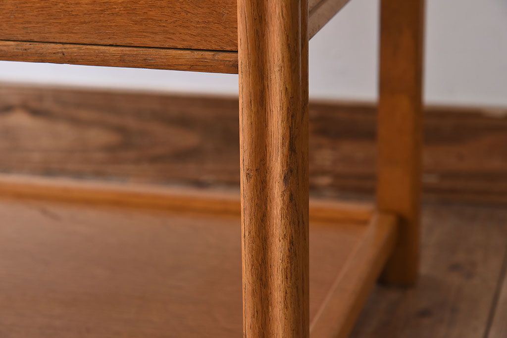 ヴィンテージ家具　イギリスビンテージ　オーク材製ソーイングテーブル(サイドテーブル)