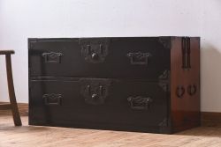 アンティーク家具　明治期　古民具・骨董　黒漆の上品なアンティークの衣装箪笥