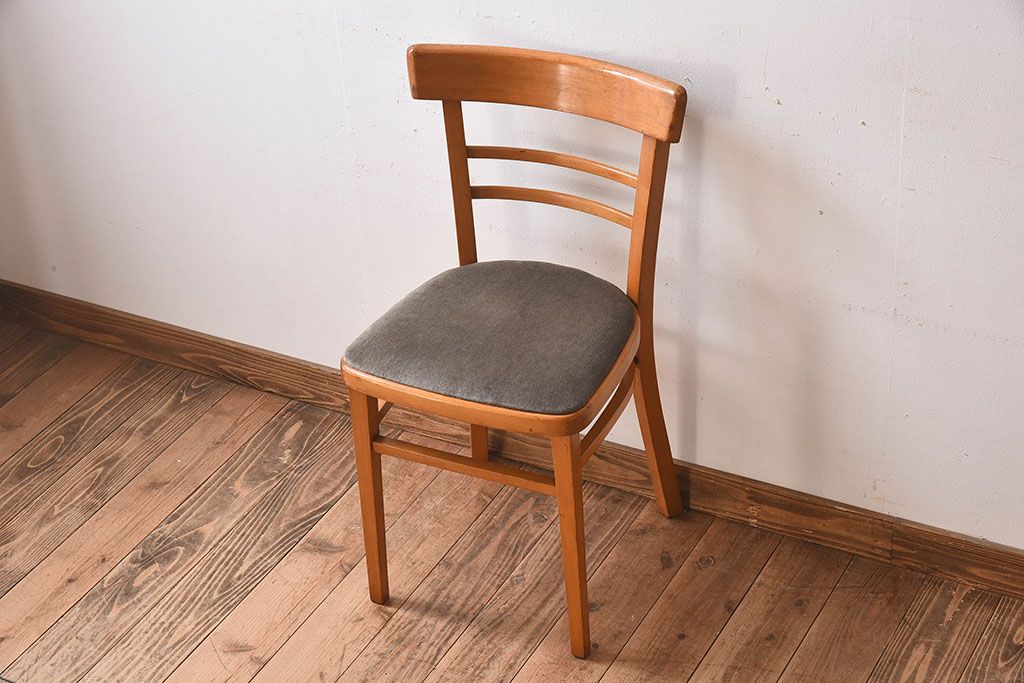 アンティーク家具　イギリスアンティーク　滑らかな木肌が魅力のブナ材製クッションチェア(椅子)(2)