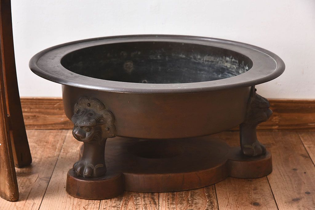 アンティーク雑貨　明治大正期　古銅　脚のデザインが素敵なアンティーク火鉢