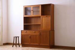 G-PLAN(ジープラン)　北欧スタイル家具　機能性に優れたサイドキャビネット(サイドボード、収納棚)(1)