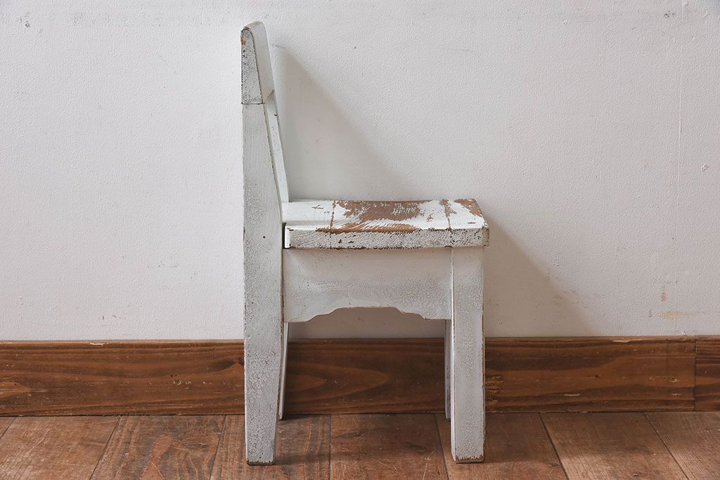 アンティーク雑貨　オリジナルペイント　小さな子供椅子(飾り台)