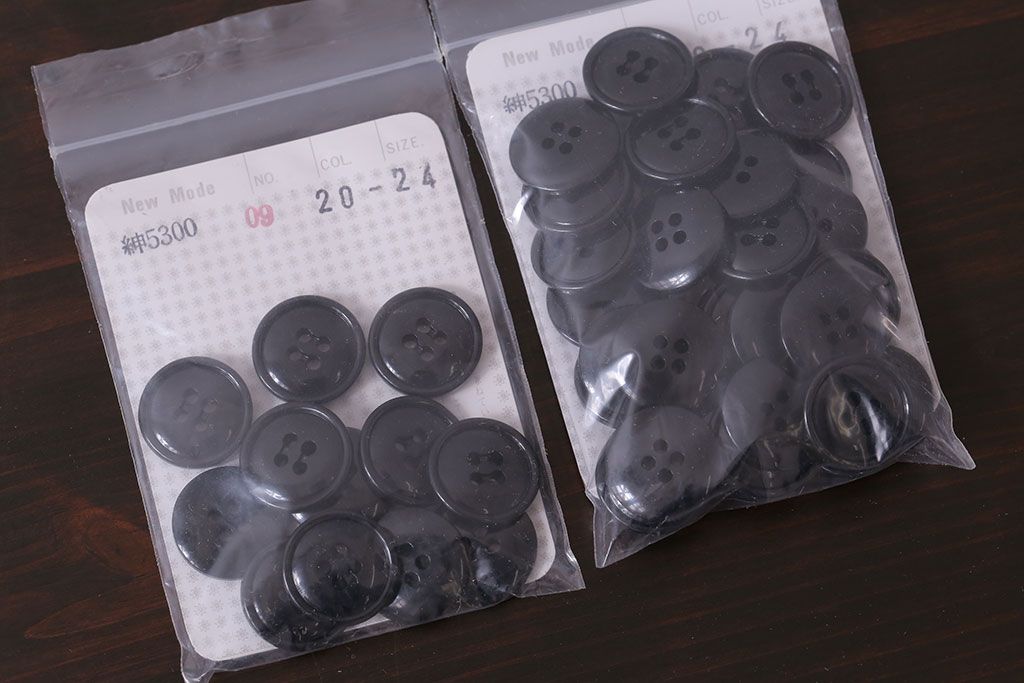 アンティーク雑貨　ツヤのあるシンプルな黒色ビンテージボタンセット