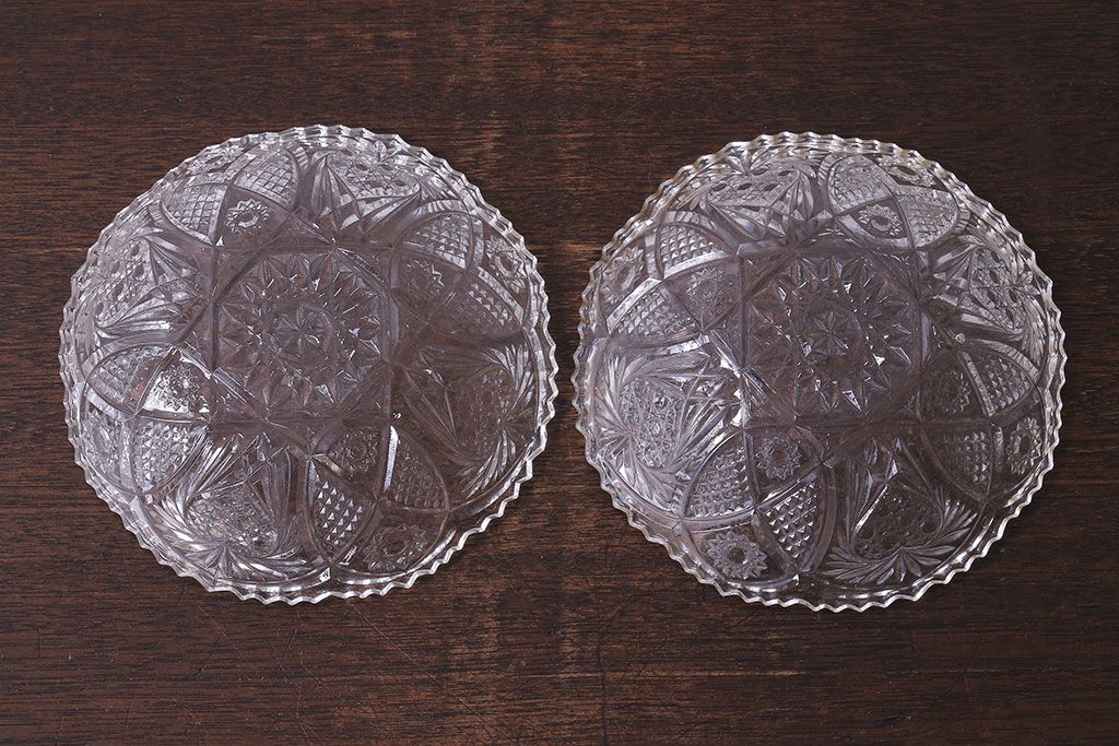 アンティーク雑貨　繊細で華やかなデザインのガラス製レース深皿(鉢、ボウル)2枚セット(3)