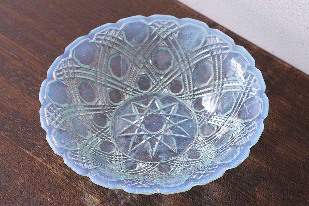 アンティーク雑貨 和製アンティーク 乳白色ウランガラス製深皿(プレス