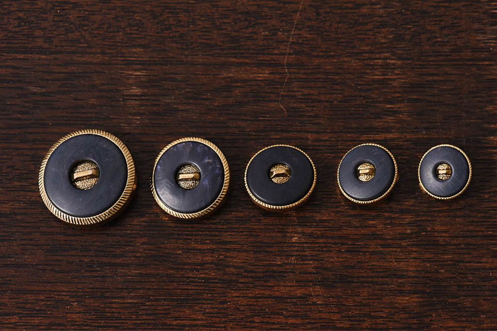 アンティーク雑貨　ビンテージ　エレガントなデザインのボタンセット