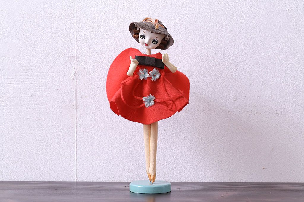 アンティーク雑貨　赤いワンピースが可愛らしいレトロなポーズ人形(ドール)