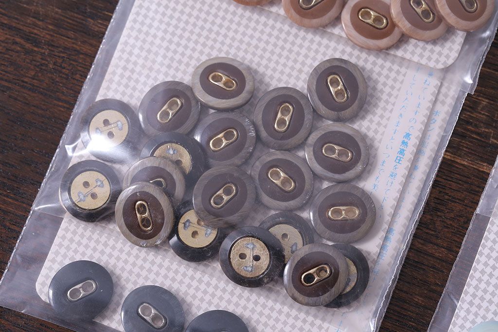 アンティーク雑貨　レトロなカラーが集まったビンテージボタンセット(1)