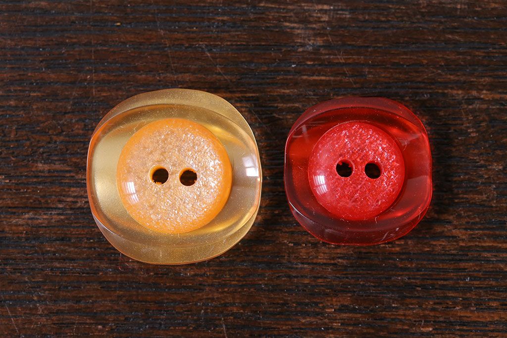 アンティーク雑貨　ビンテージ ポップなカラーが魅力のボタンセット