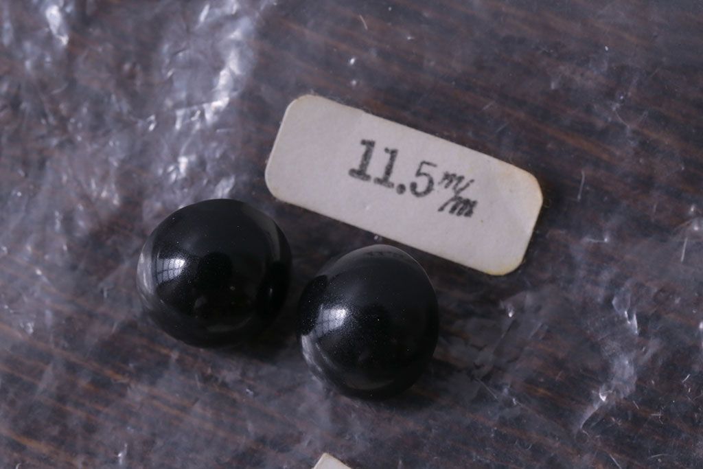 アンティーク雑貨　ビンテージ　シンプルな半球型のボタンセット