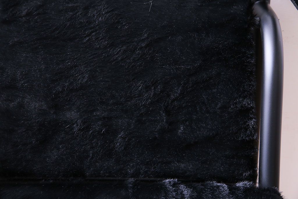 中古　Cassina(カッシーナ)　ル・コルビュジエ　黒・仔牛毛皮　LC1スリングチェア(アームチェア、椅子)(定価約42万円)