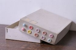 アンティーク雑貨　ビンテージ　レトロポップなデザインのボタンセット
