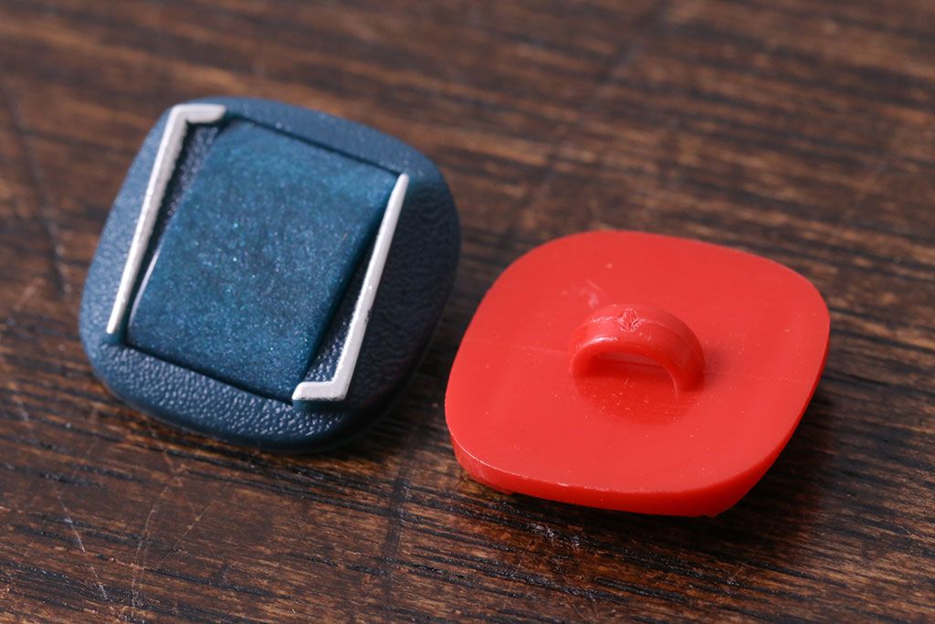 アンティーク雑貨　ビンテージ　シックなデザインのボタンセット