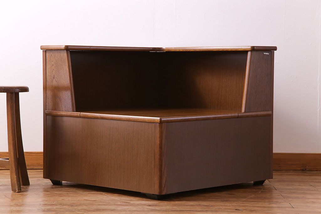 中古　カリモク　シンプルなデザインの収納付きコーナーテーブル(サイドテーブル)