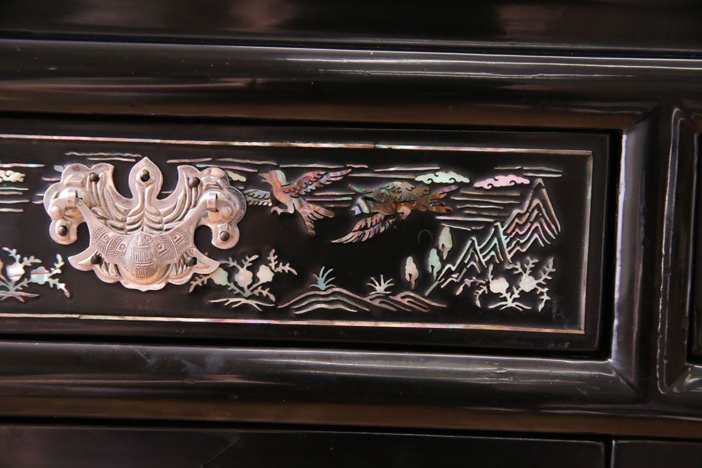 中古　きらびやかなデザインの豪華な螺鈿ローボード(サイドボード、飾り台、チェスト)