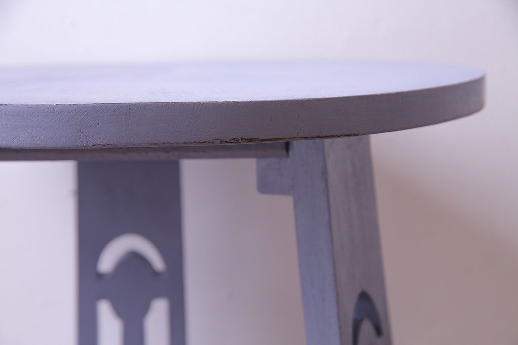 ペイント家具　淡い色合いが可愛いサイドテーブル(カフェテーブル、ラウンドテーブル、飾り台)