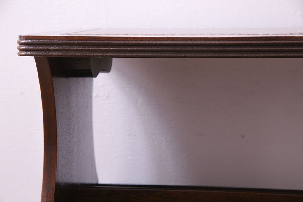 イギリス家具　マガジンラック付きレザートップのサイドテーブル(花台)