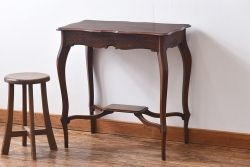 アンティーク雑貨　イギリス家具　ウォールナット材　華奢なシルエットが美しいサイドテーブル(花台)