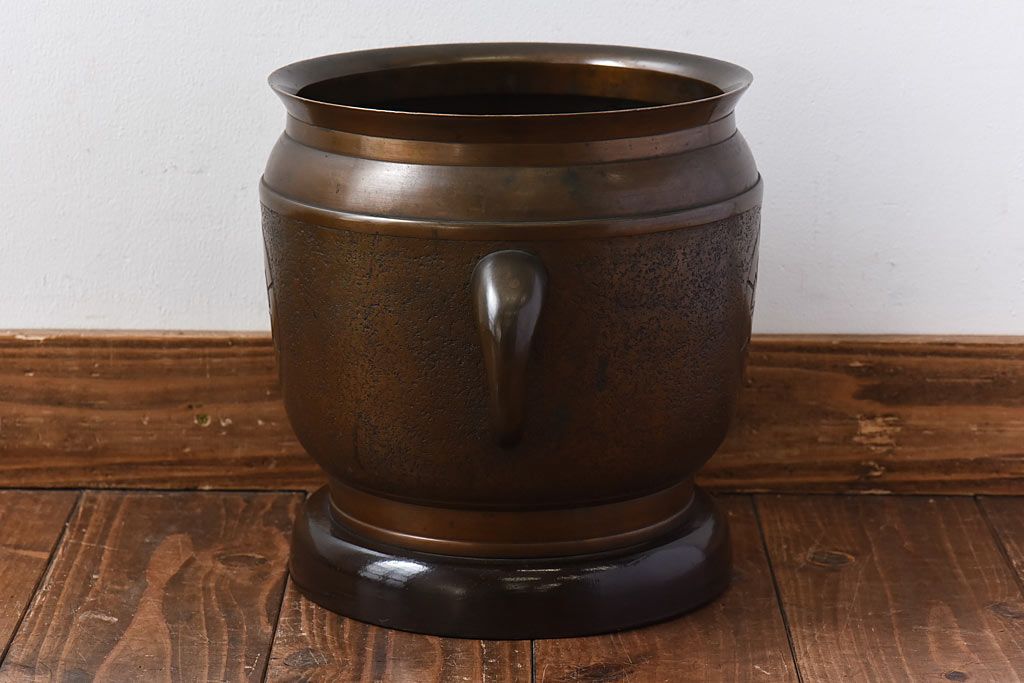 アンティーク雑貨　和製アンティーク　上手物　紋入りで風格のある耳付銅火鉢(鉢カバー)(3)